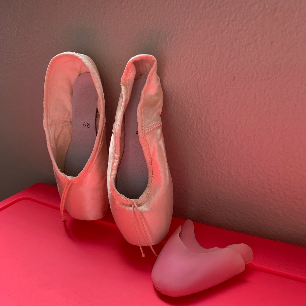 Pointe Shoes, Michael Suffolk 4/12 XXX N